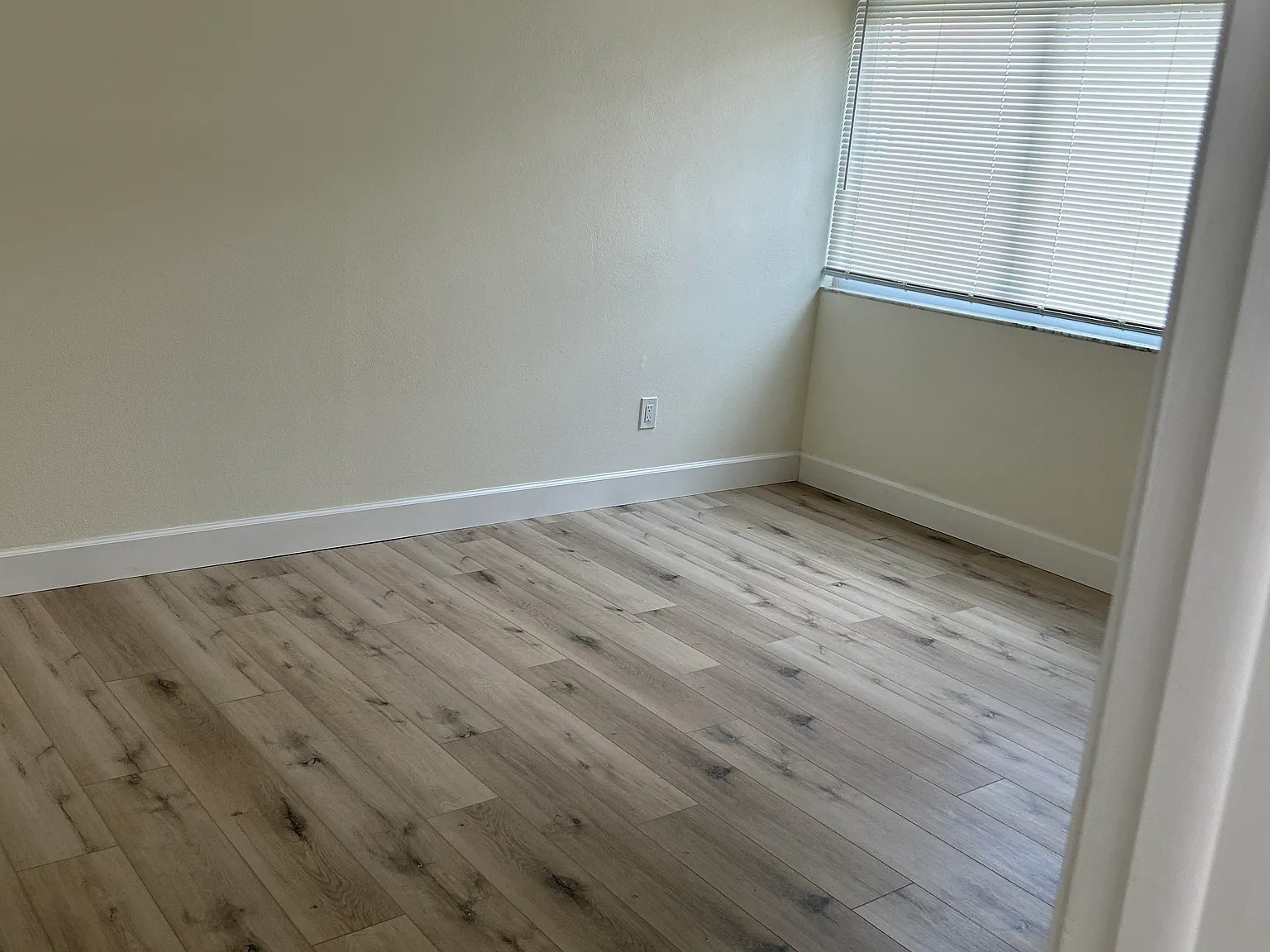 2 bed, 1045 sqft, $1,950 — Photo 4