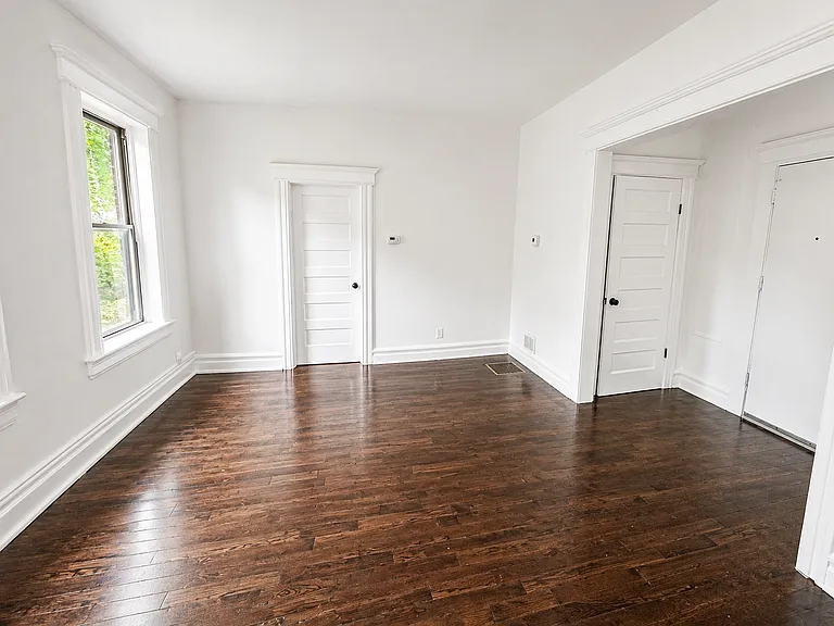 214-218 W Market St #3 — Photo 6