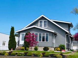 655 Ferry Rd, Miles, IA 52064