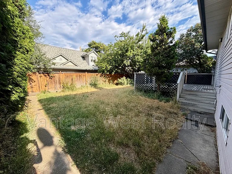1230B Ethel St — Photo 18
