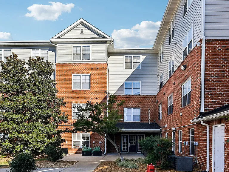 2-web-or-mls-University Ave-S2210-002
