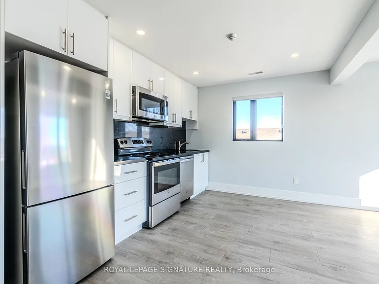 66 John St W #302 — Photo 2