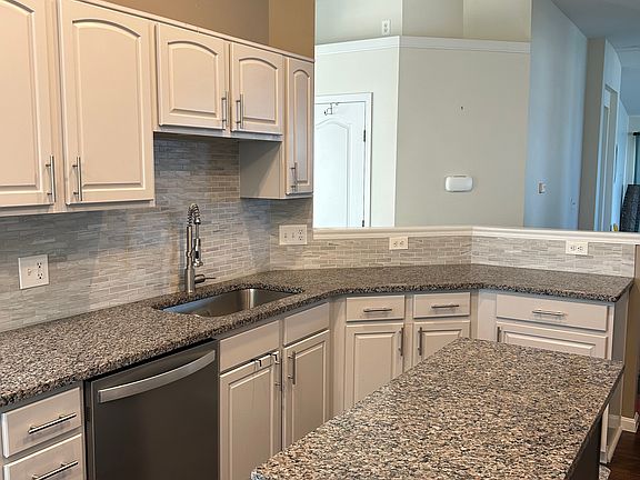 3rd image of 2461 Aldermont Ct