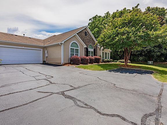 3rd image of 1602 Laryn Ln