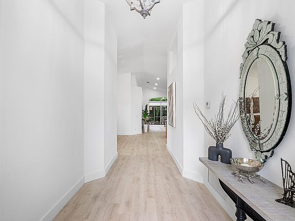 5th image of 15553 Canabria Lane