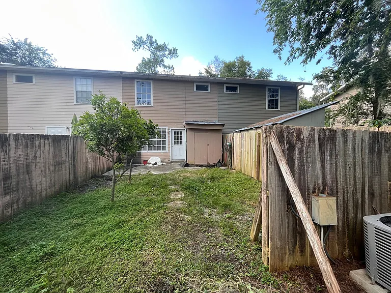 2907 SW 38th Pl — Photo 15
