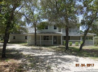 1842 Burr Oak Ln, Adkins, TX 78101