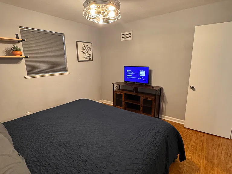 Primary Bedroom - Roku Smart TV