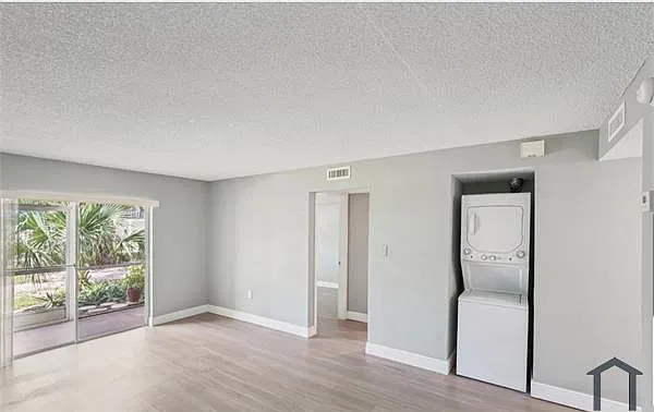 4755 Deleon St — Photo 2
