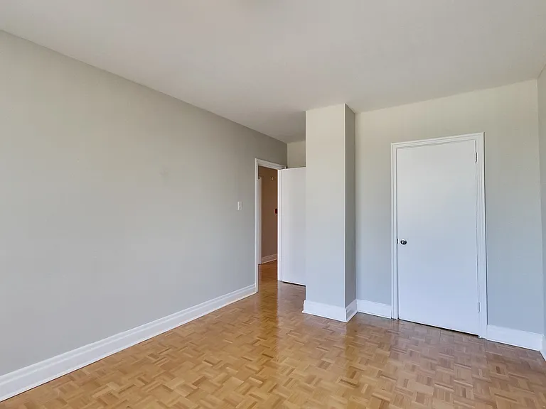 2100 Bathurst St #308 — Photo 65