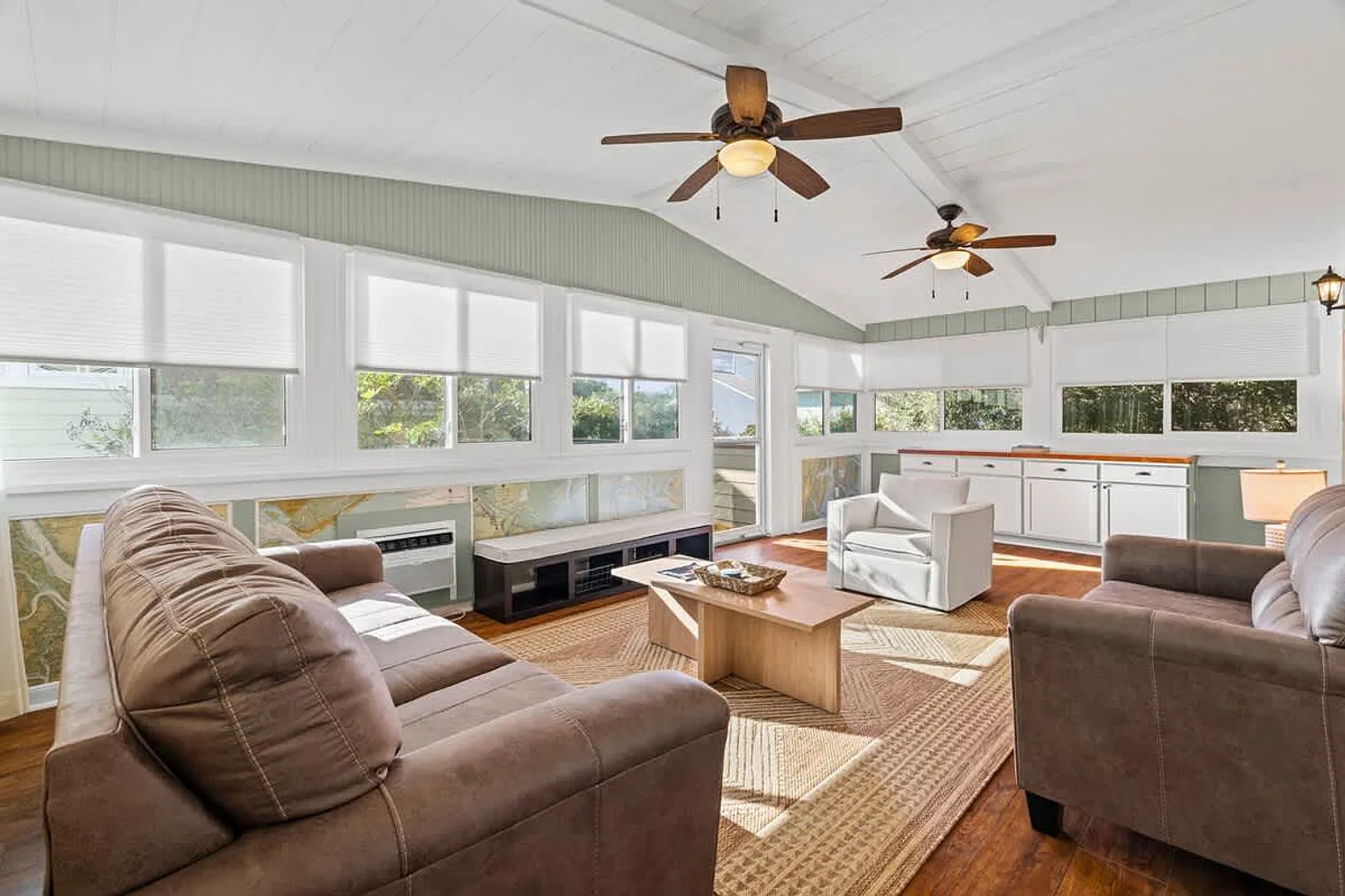 3 bed, 2.0 bath, 2378 sqft, $7,478 — Photo 1