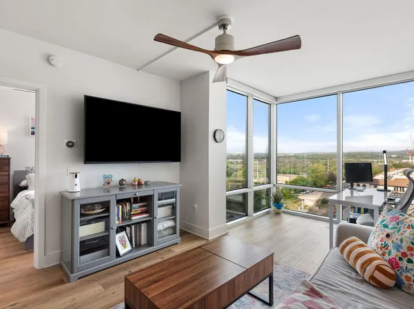 300 Bowie St APT 1006, Austin, TX 78703