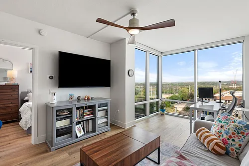 300 Bowie St Photo 1