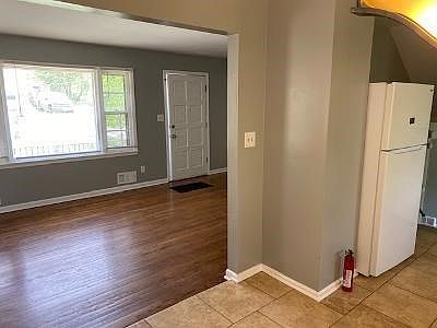 3rd image of 8402 Campbell St