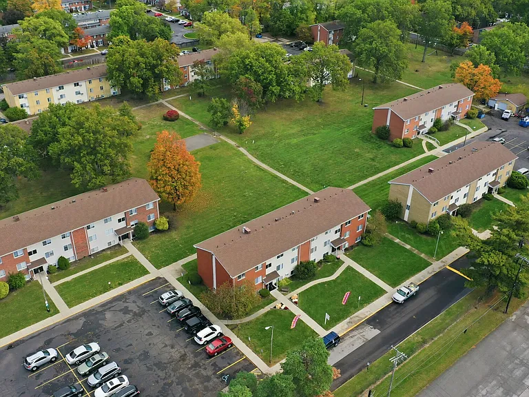 Pin Oak Manor Apartments — Photo 24