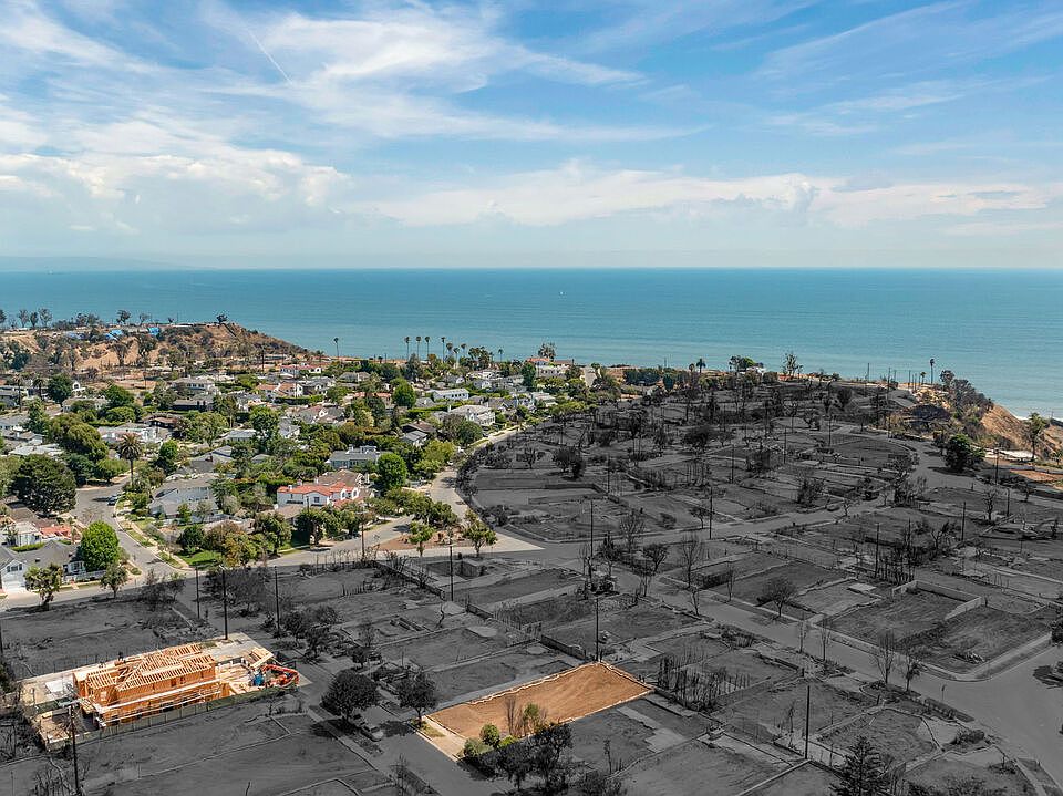 1st image of 16032 Miami Way