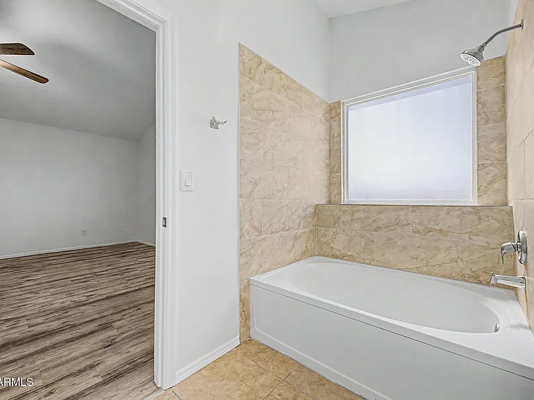 7637 W North Ln — Photo 16