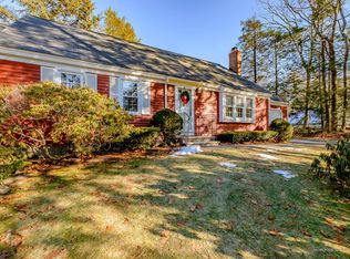 74 Applegate Ln, Falmouth, ME 04105