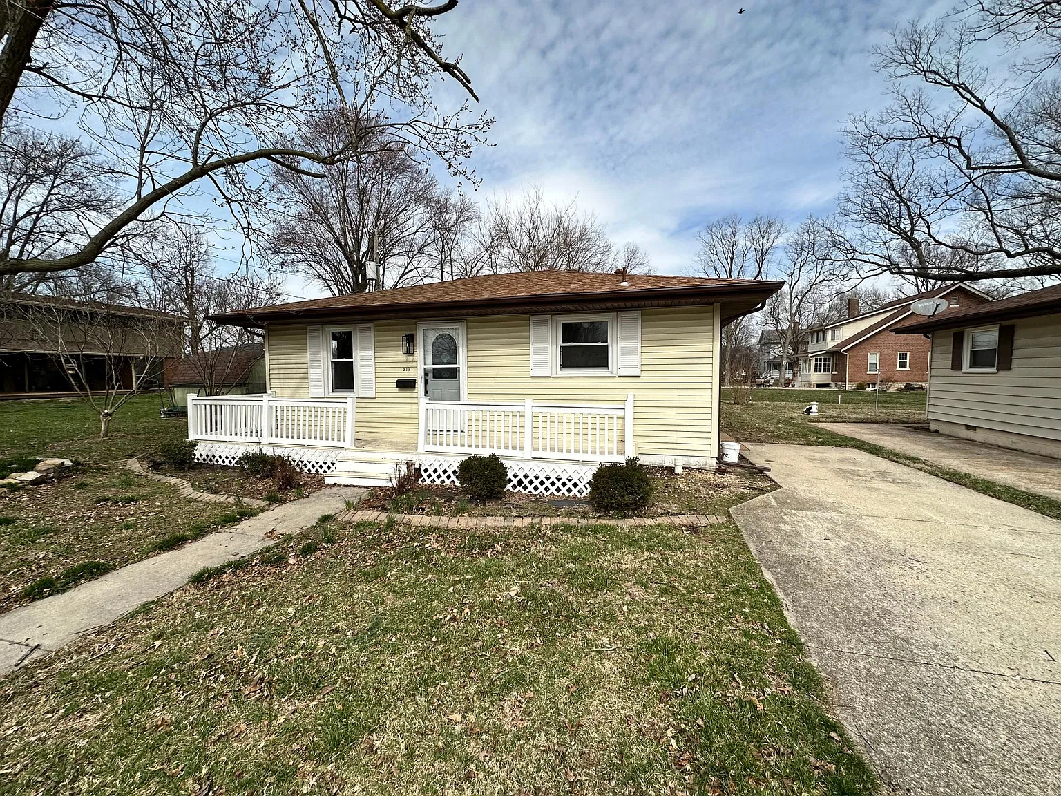 213 Campus Dr — Photo 1