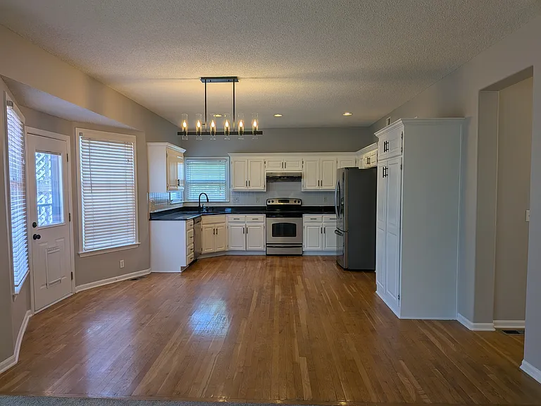 13236 Carter St — Photo 8