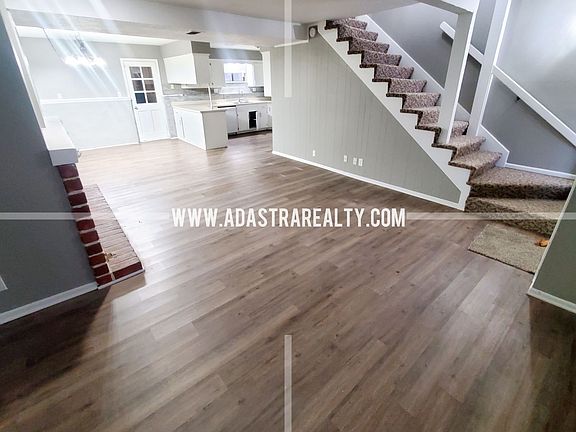 3rd image of 1424 E Willow Dr
