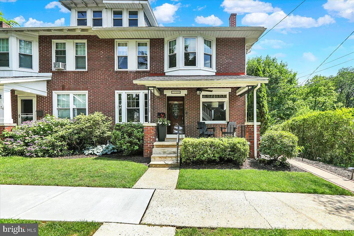 1126 Fairview Ave photo 1
