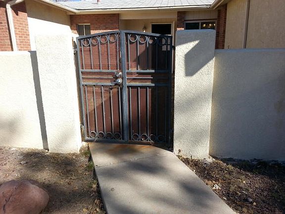 Gate