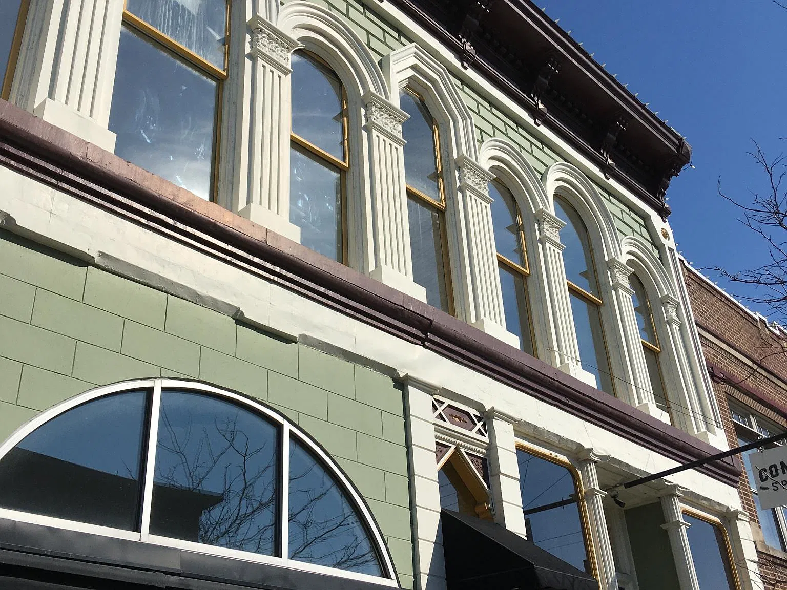 111 1/2 E Lincoln Ave — Photo 2