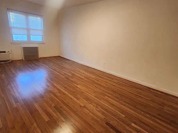 5th image of 8543 75th St Floor 1