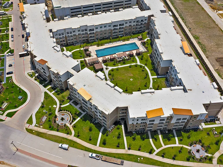 Luxe at Mercer Crossing — Photo 48