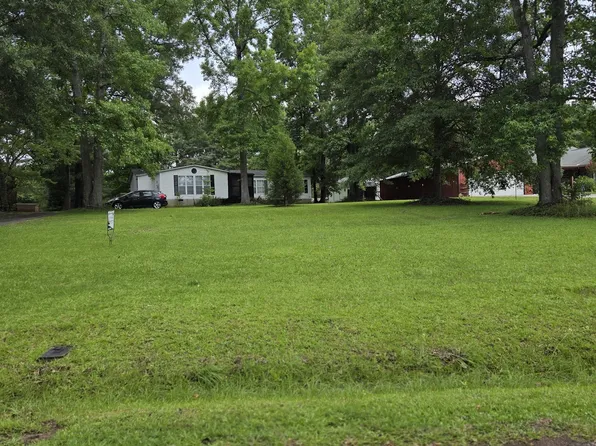 453 Lake Dr, Manchester, GA 31816