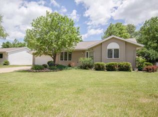 59 Westview Dr, Milford, IA 51351