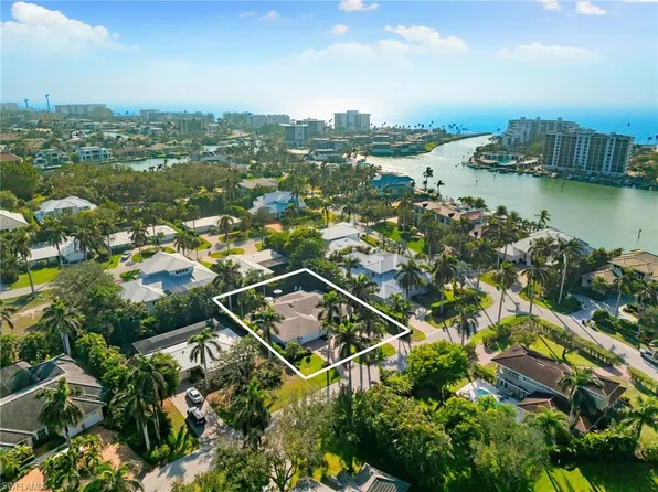 320 Putter Point DR, NAPLES, FL 34103