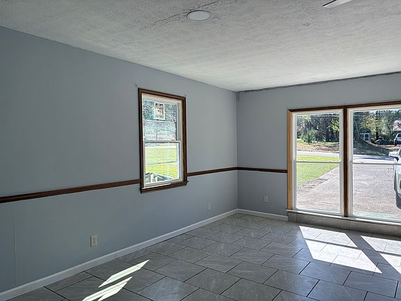 4th image of 429 Strickland Ct