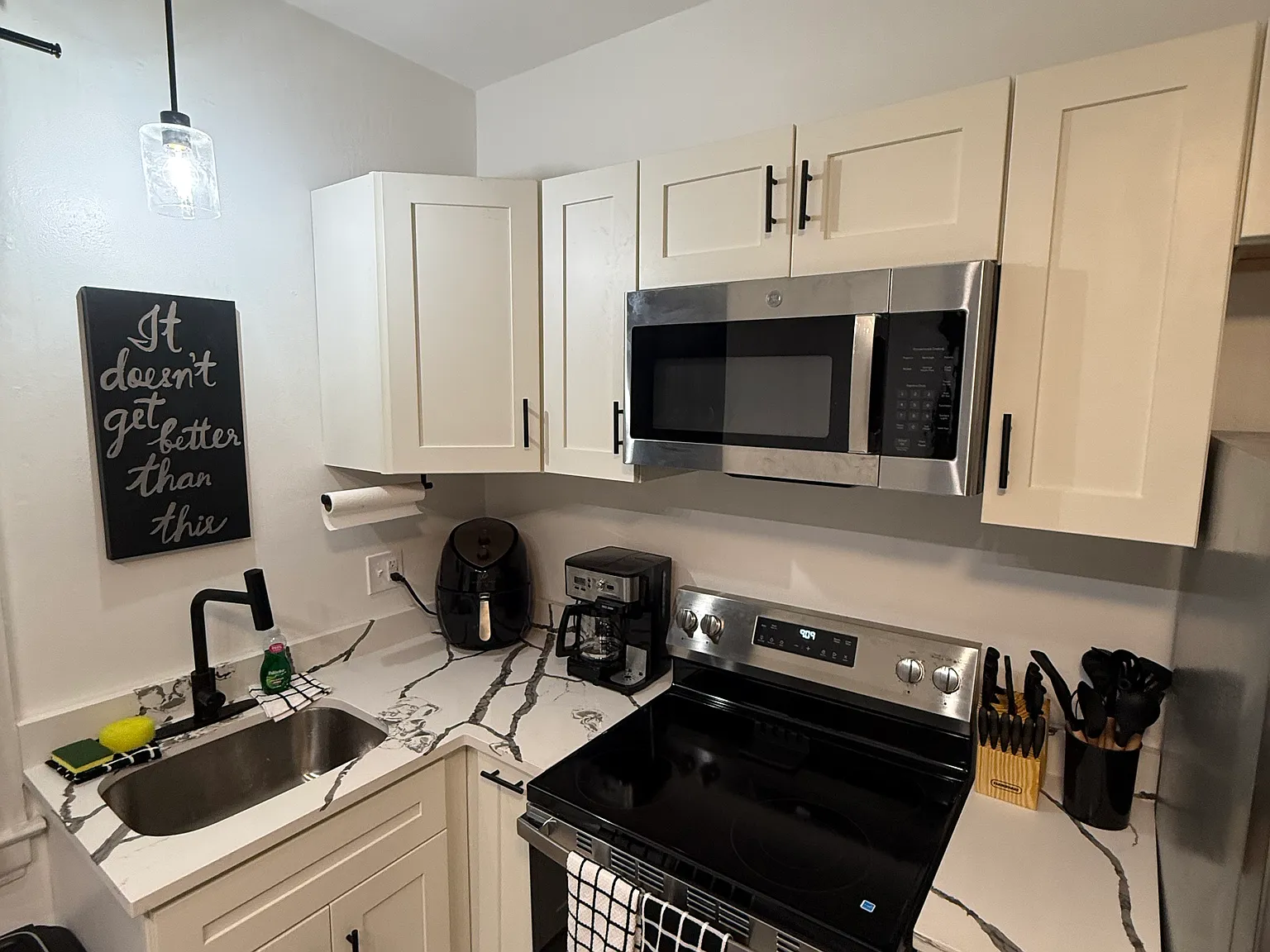 2 bed, 1.5 bath, $2,100 — Photo 2
