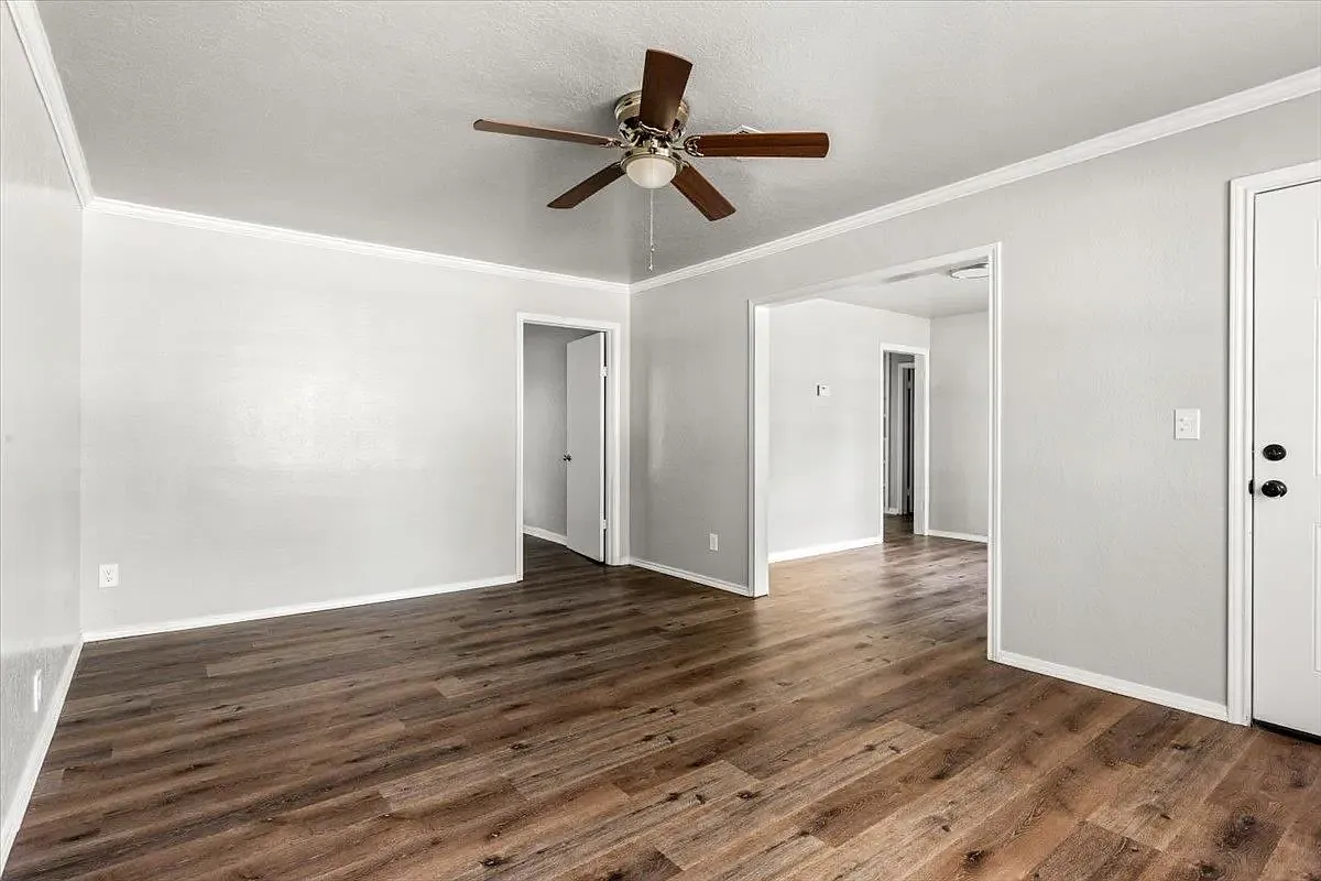 3 bed, 1000 sqft, $1,050 — Photo 3