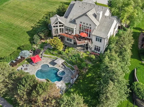 1704 E Juniper WAY, Hartland, WI 53029