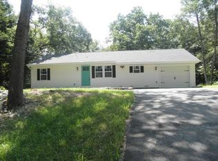 46 Woodland Dr, Uncasville, CT 06382