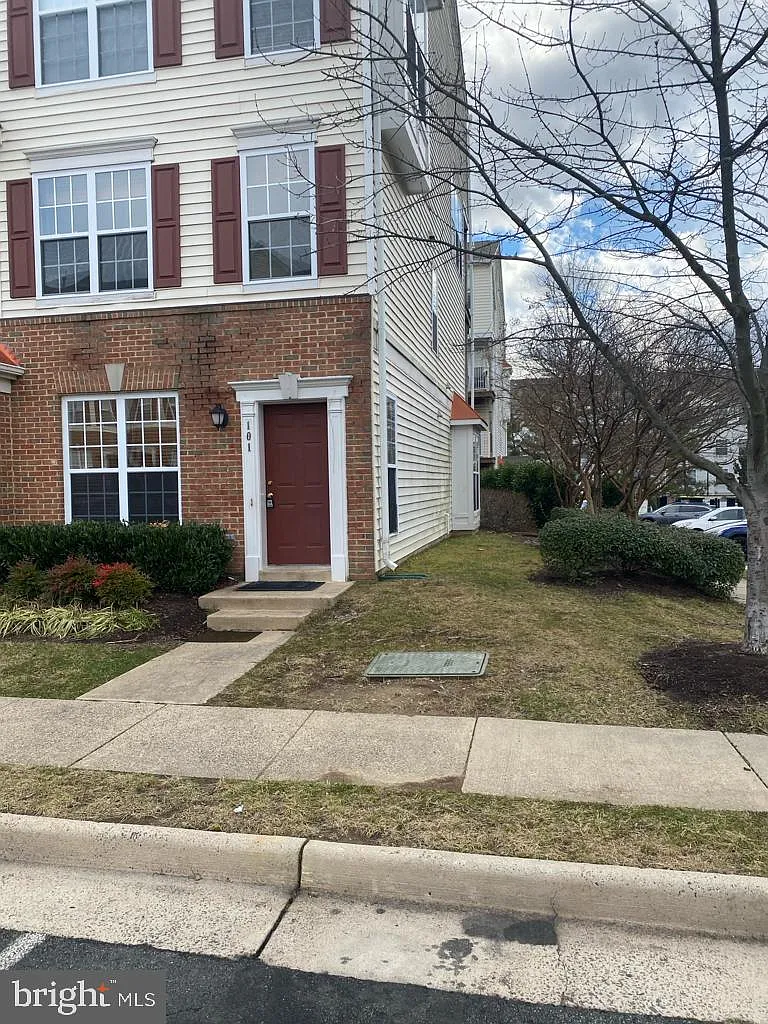 Manors At Mcnair — Photo 1