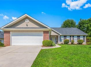 600 Walnut Crossing Dr, Whitsett, NC 27377