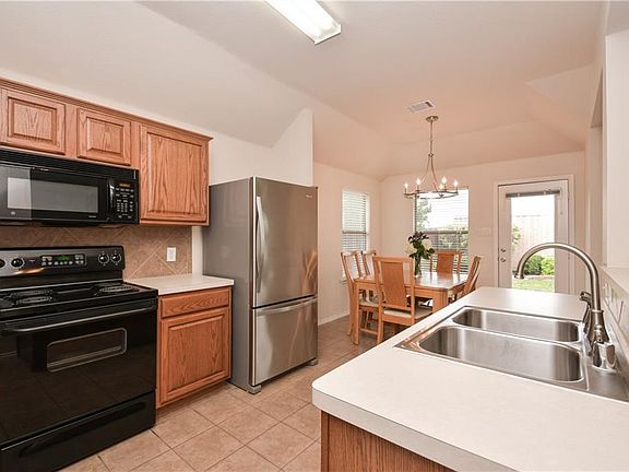 5th image of 9008 Warren Dr