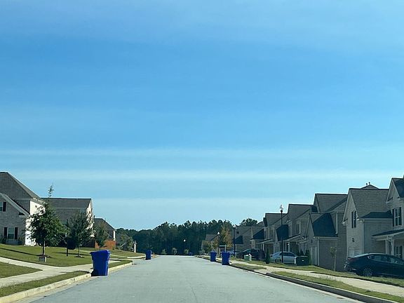 4th image of 2947 Centennial Dr NE