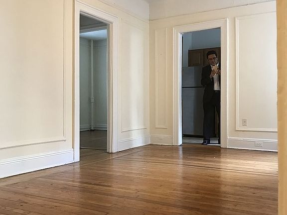 2nd image of 3114 35th St APT 4g