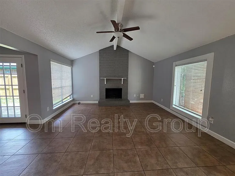 1115 Rock Canyon Dr — Photo 4