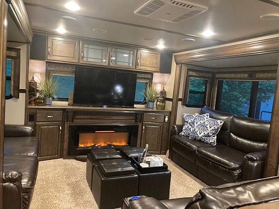 3rd image of 55 Mountain Rd