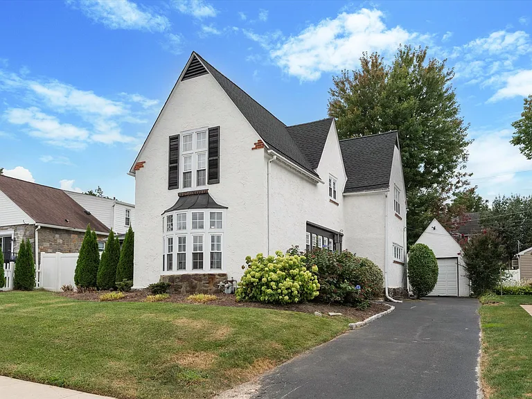 504 Gainsboro Rd — Photo 2