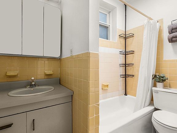 5th image of 531 E 83rd St APT 3A