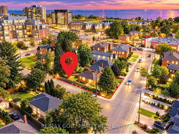11 Pine Ave N, Mississauga, ON L5H 2P7