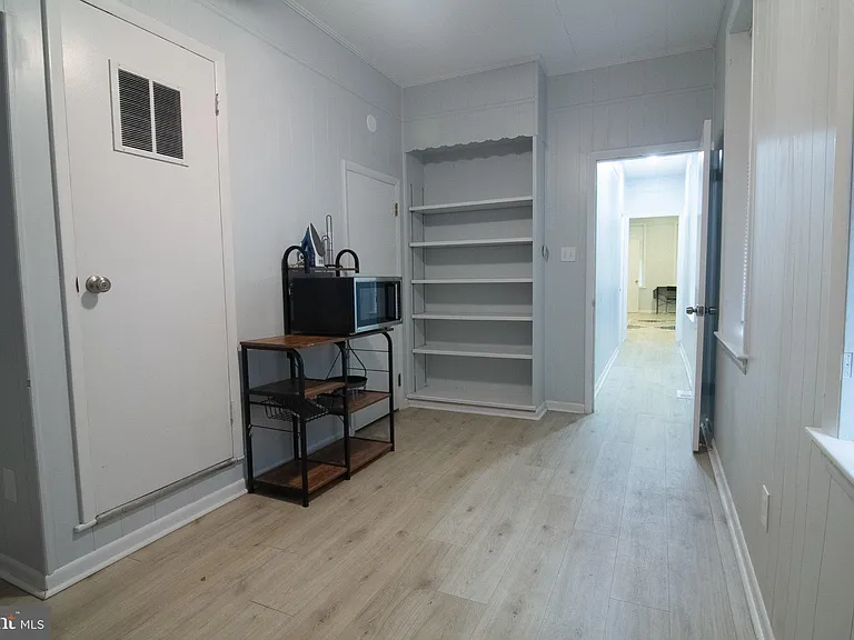 1217 N King St — Photo 14