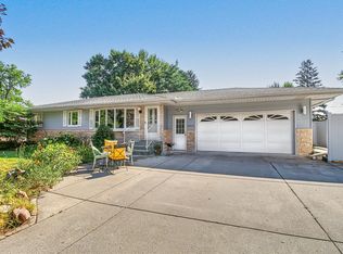 2842 Marion St, Roseville, MN 55113
